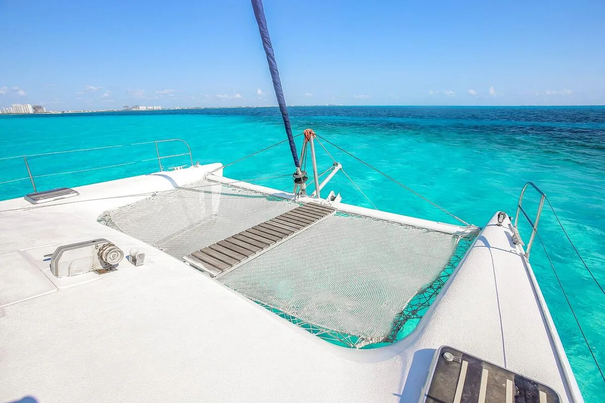 Catamaran Tours Manta Cancun 46 ft / 40 pax — photo 4