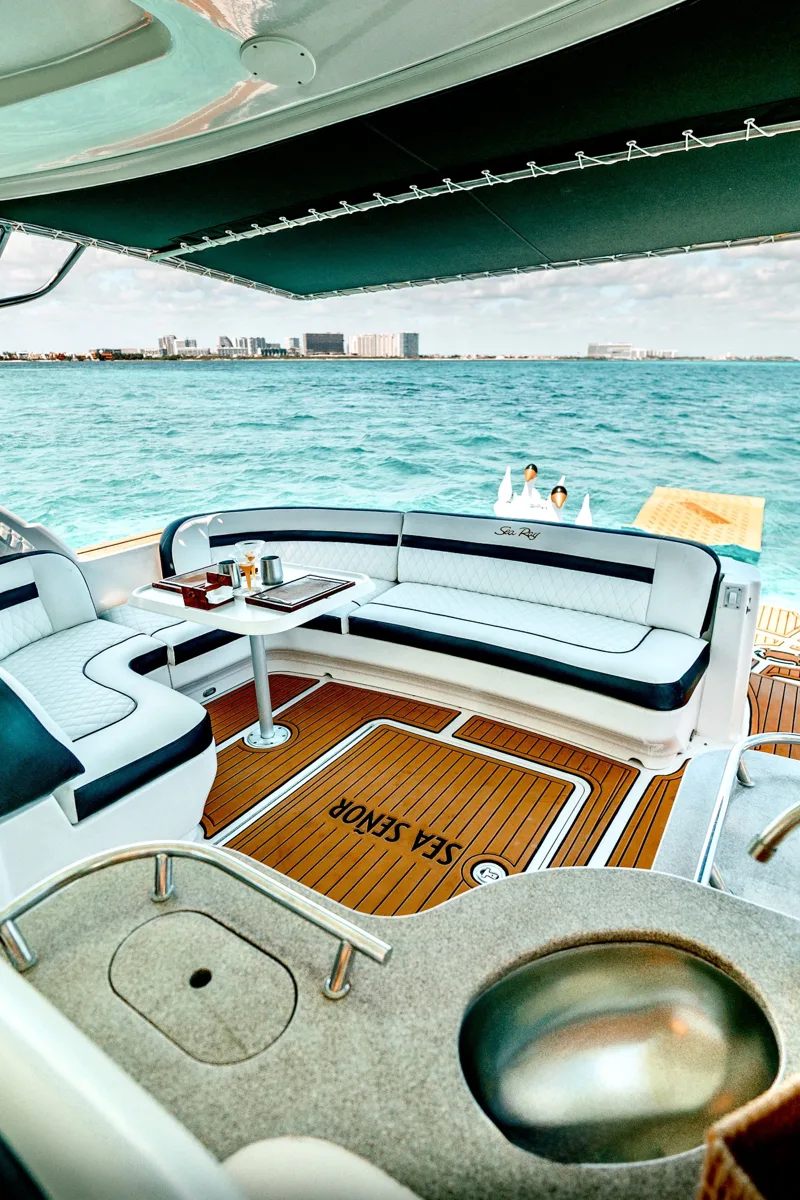 Sea Ray 52 — photo 32