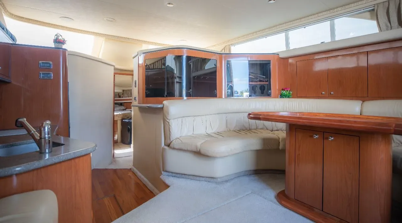 Sea Ray 46 Flybridge — shaded deck — photo 14