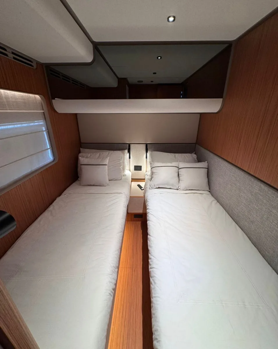 FERRETI 70FT — photo 4