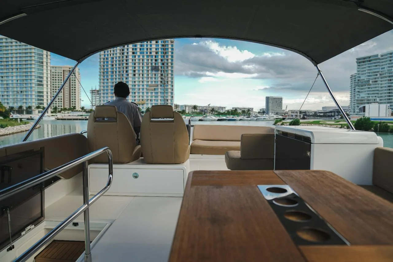 Fairline Squadron 50 — photo 13