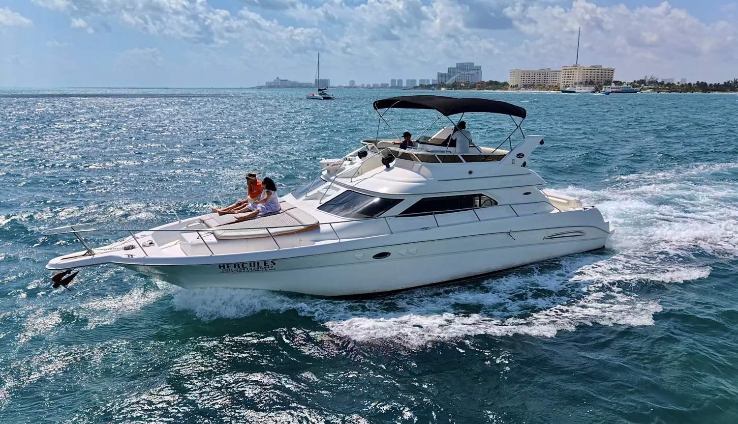 Sea Ray 46 Flybridge — shaded deck — photo 7