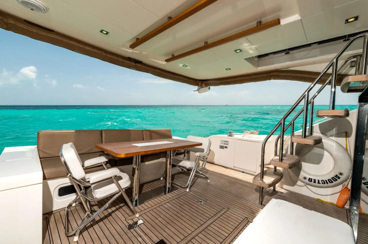 Fairline 70 Flybridge — photo 13