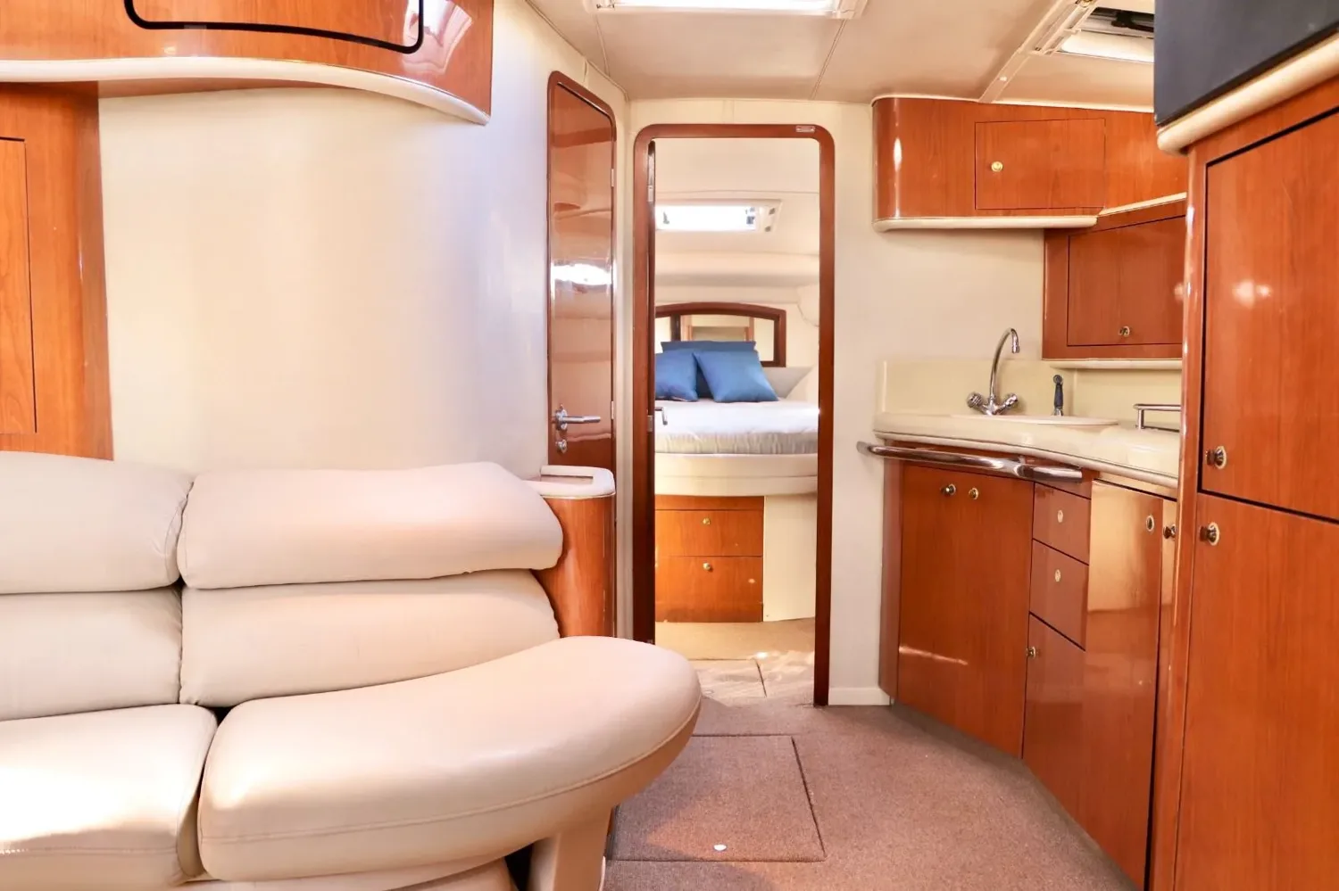Sea Ray 46 "Lady Liberty" — photo 8