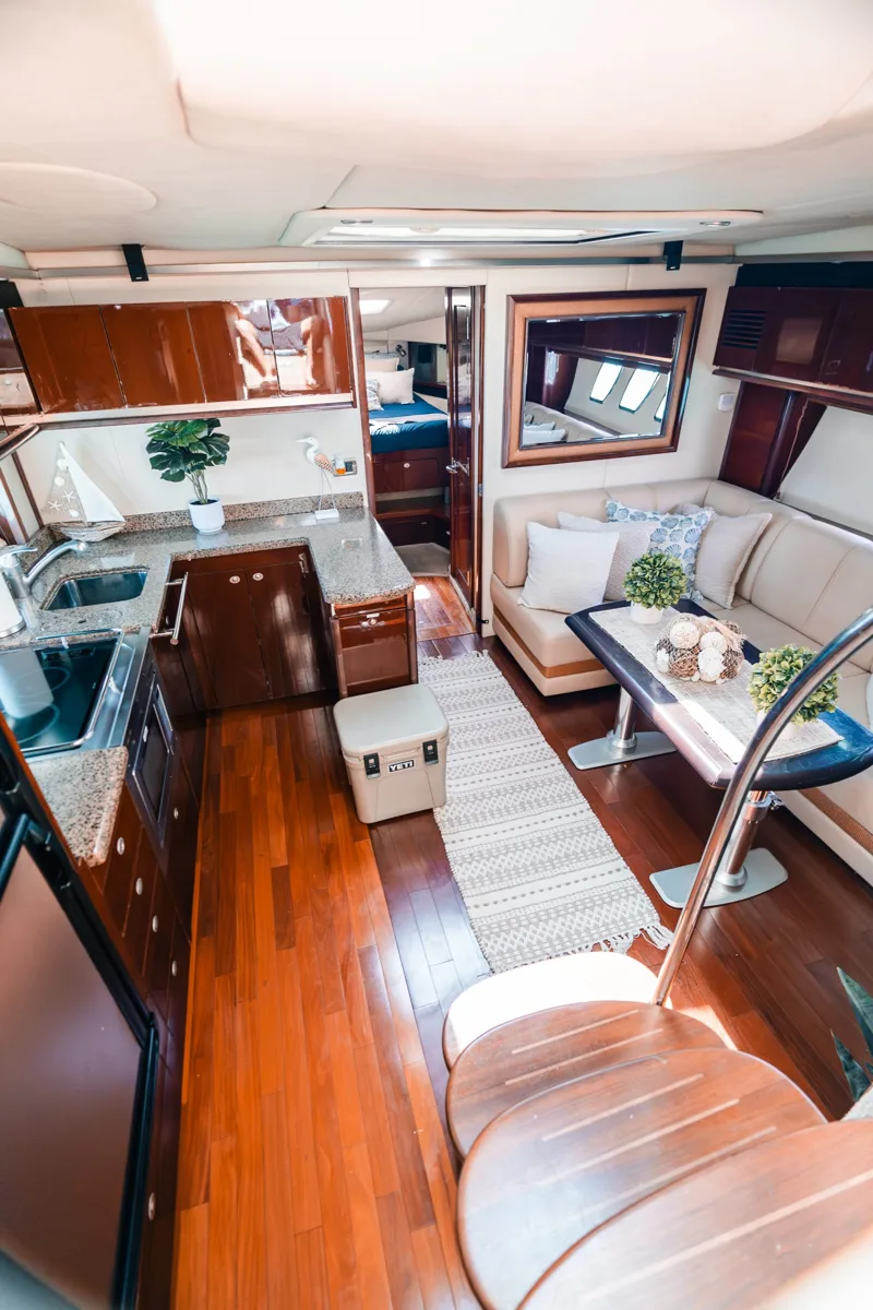 Sea Ray 52 — photo 10