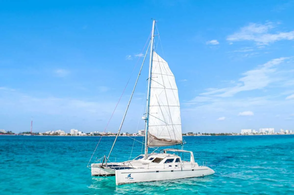 Catamaran Tours Explorer Cancun 44 ft / 35 pax — photo 3
