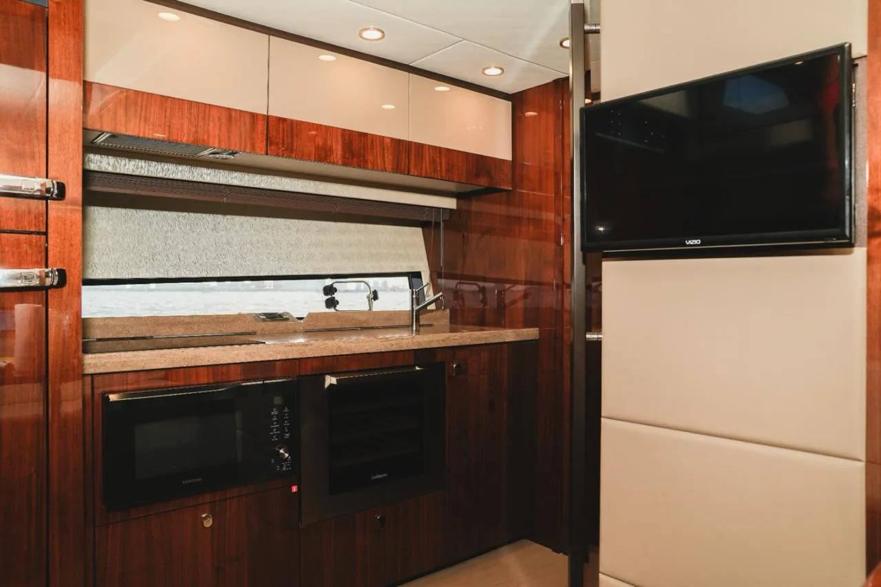 Fairline Squadron 50 — photo 7