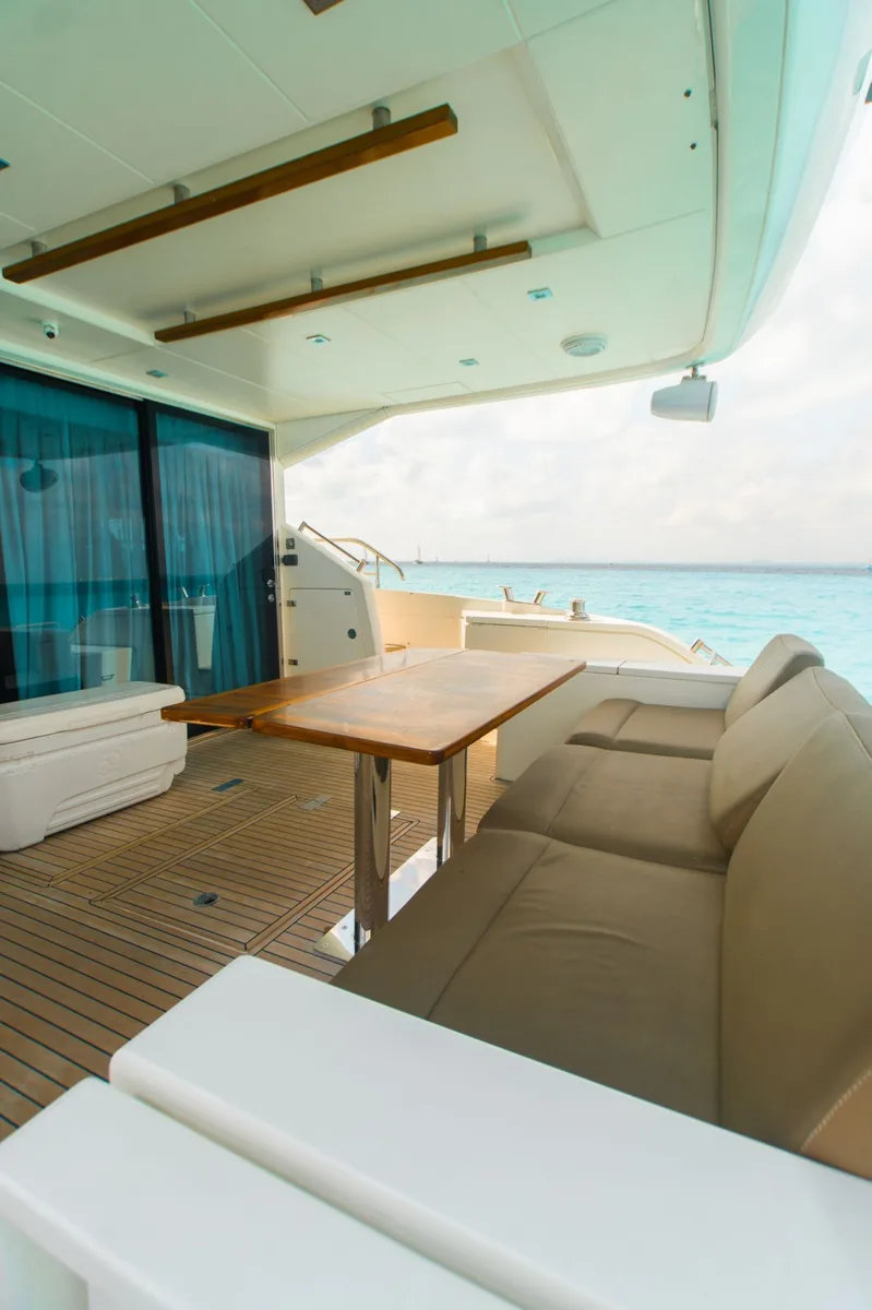 Fairline 70 Flybridge — photo 12