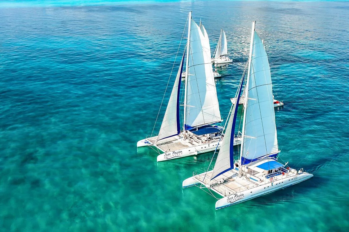 Catamaran Mega Tours Cancún 75 ft / 100 pax — photo 3