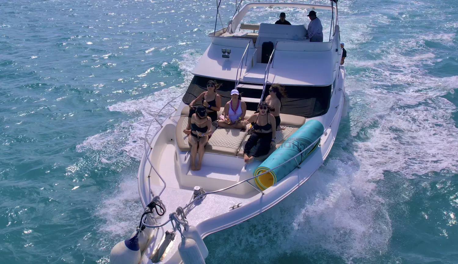 Sea Ray 46 Flybridge — bow lounge — photo 6