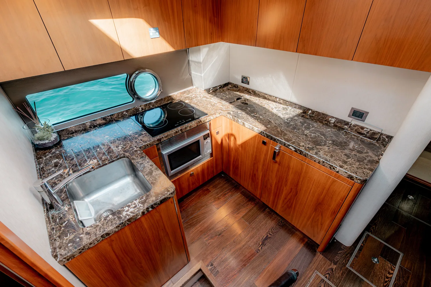 Sunseeker Predator 60 — photo 22