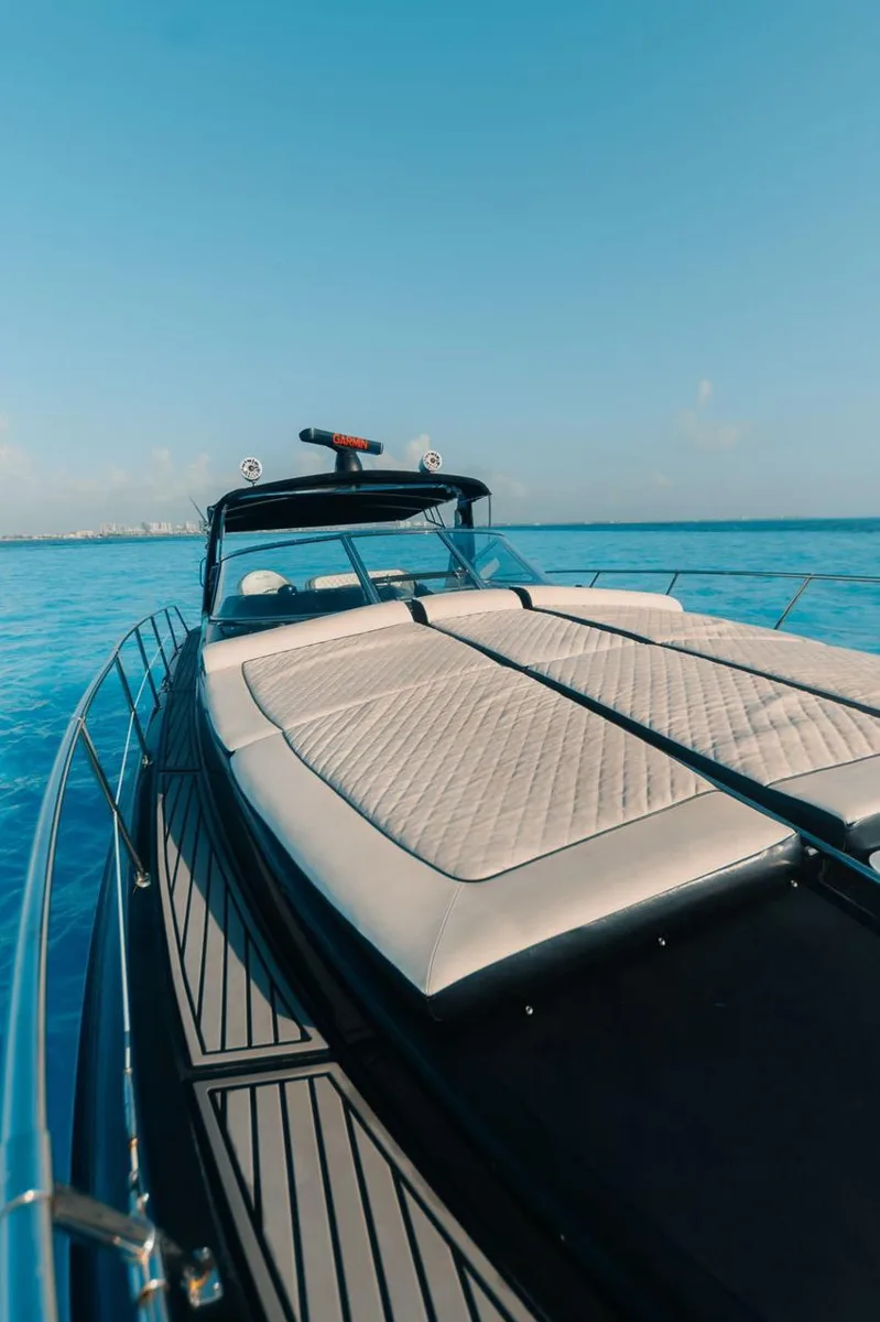 Sea Ray 43 — photo 8