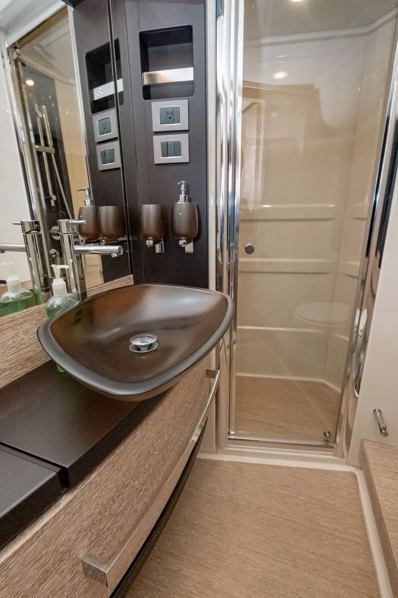Azimut 65 — photo 12