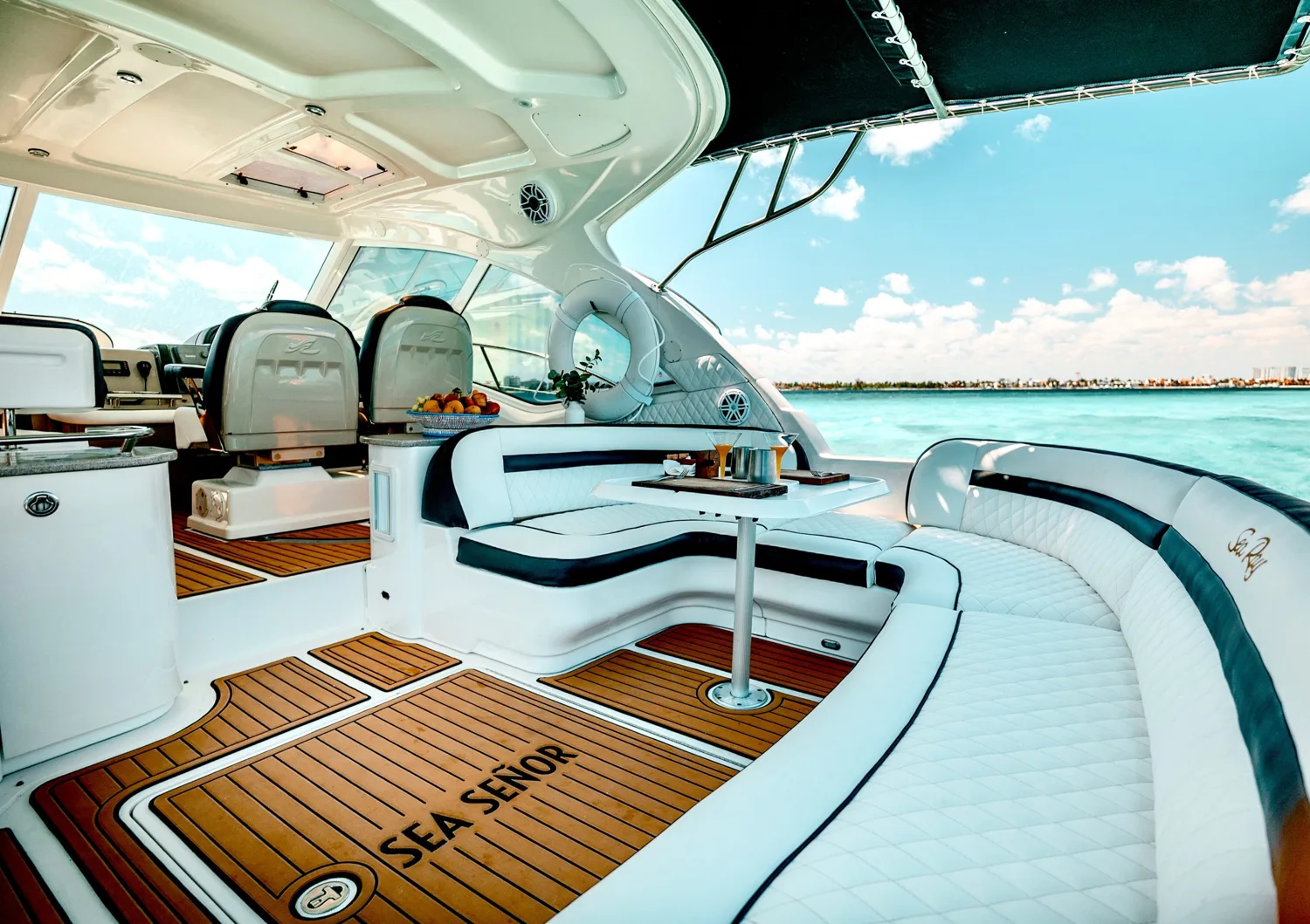 Sea Ray 52 — photo 31