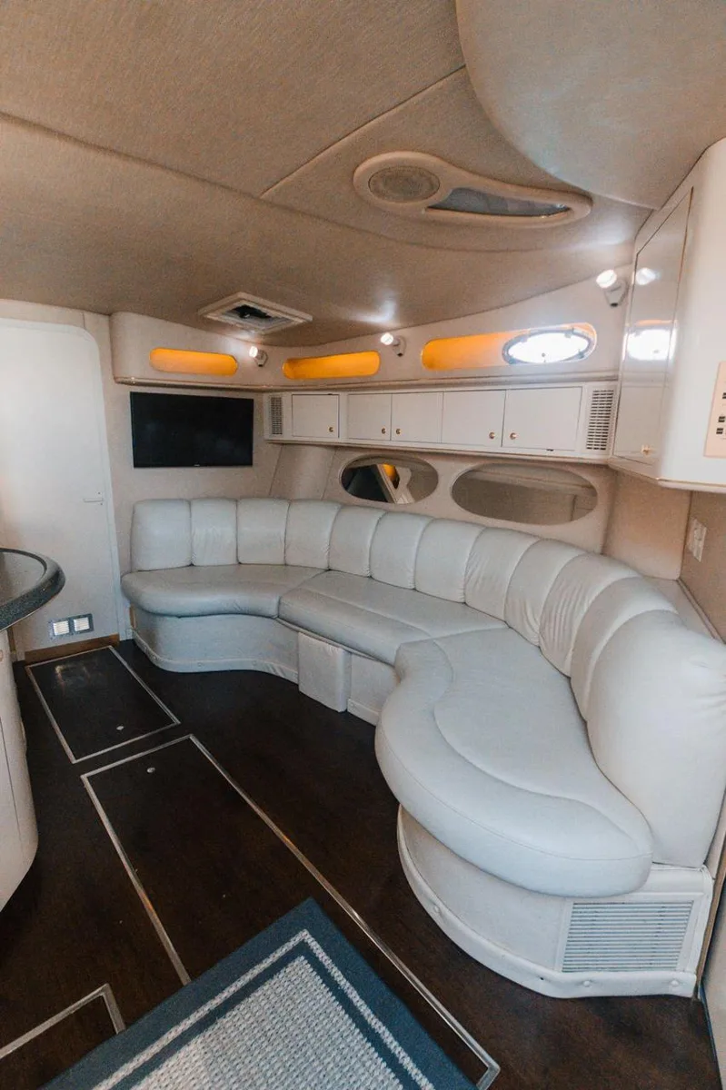 Sea Ray 43 — photo 11