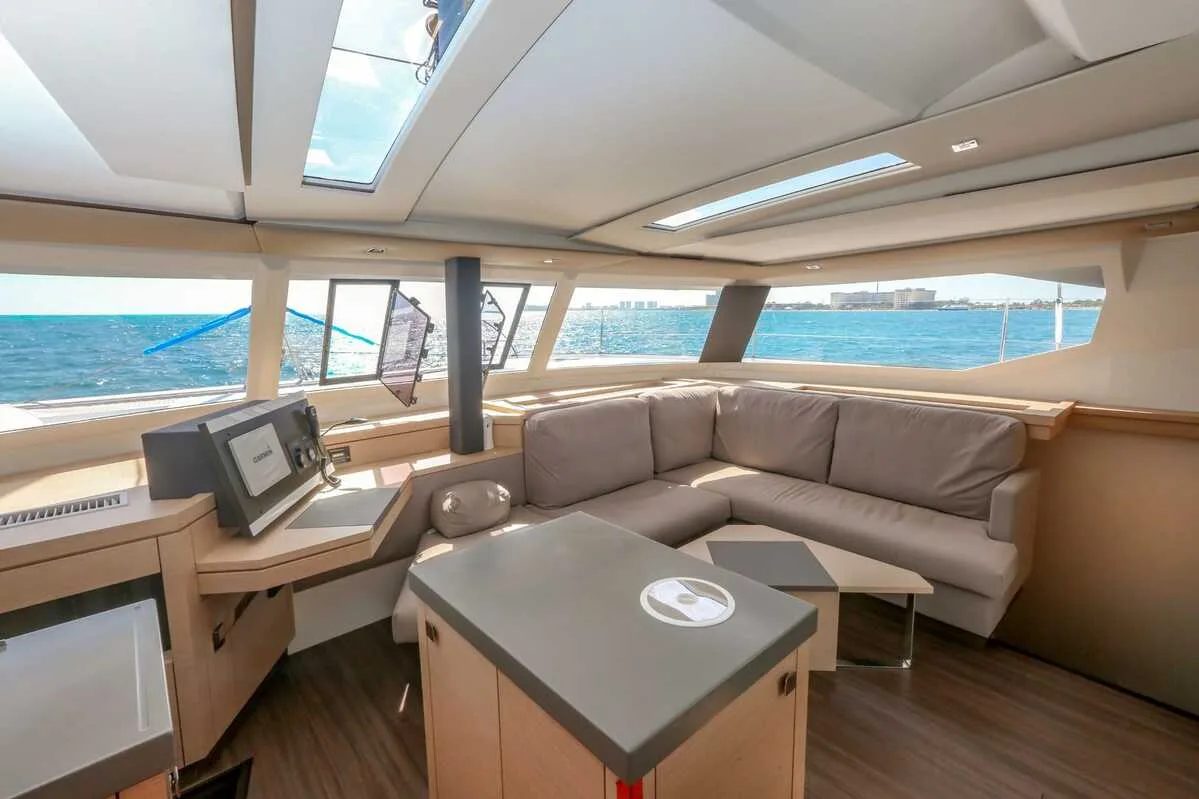 Private Tours VIP Catamaran 47 ft / 25 pax — photo 5
