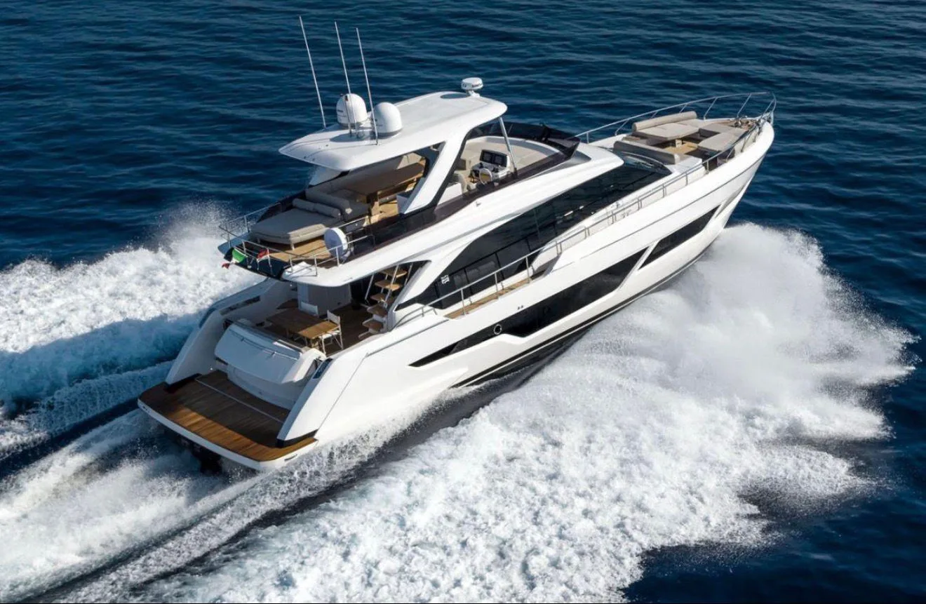 FERRETI 70FT — photo 1