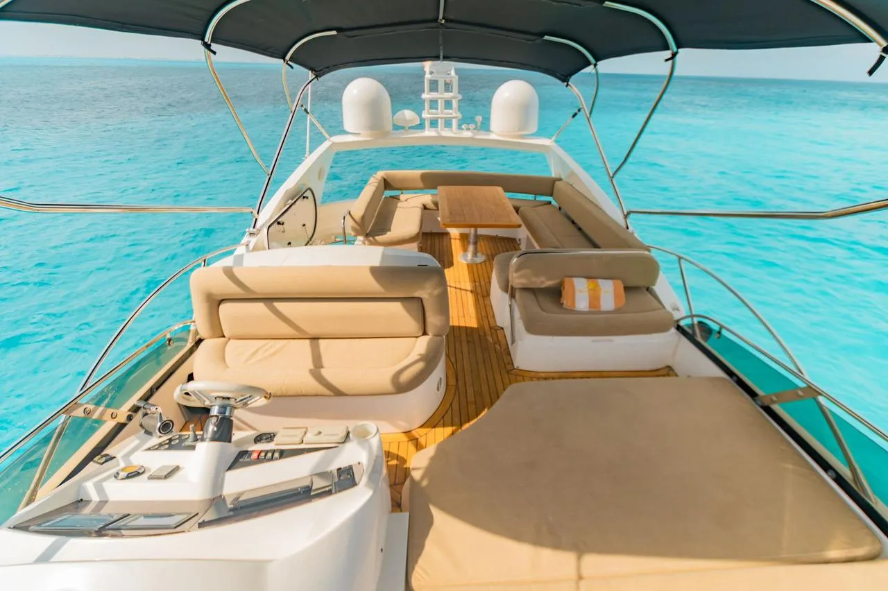 Azimut 64 — photo 16
