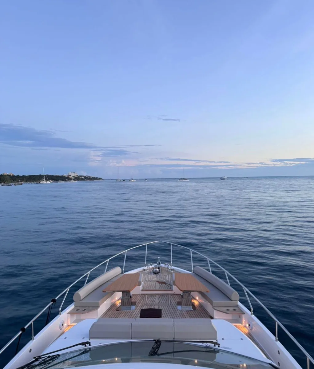FERRETI 70FT — photo 3