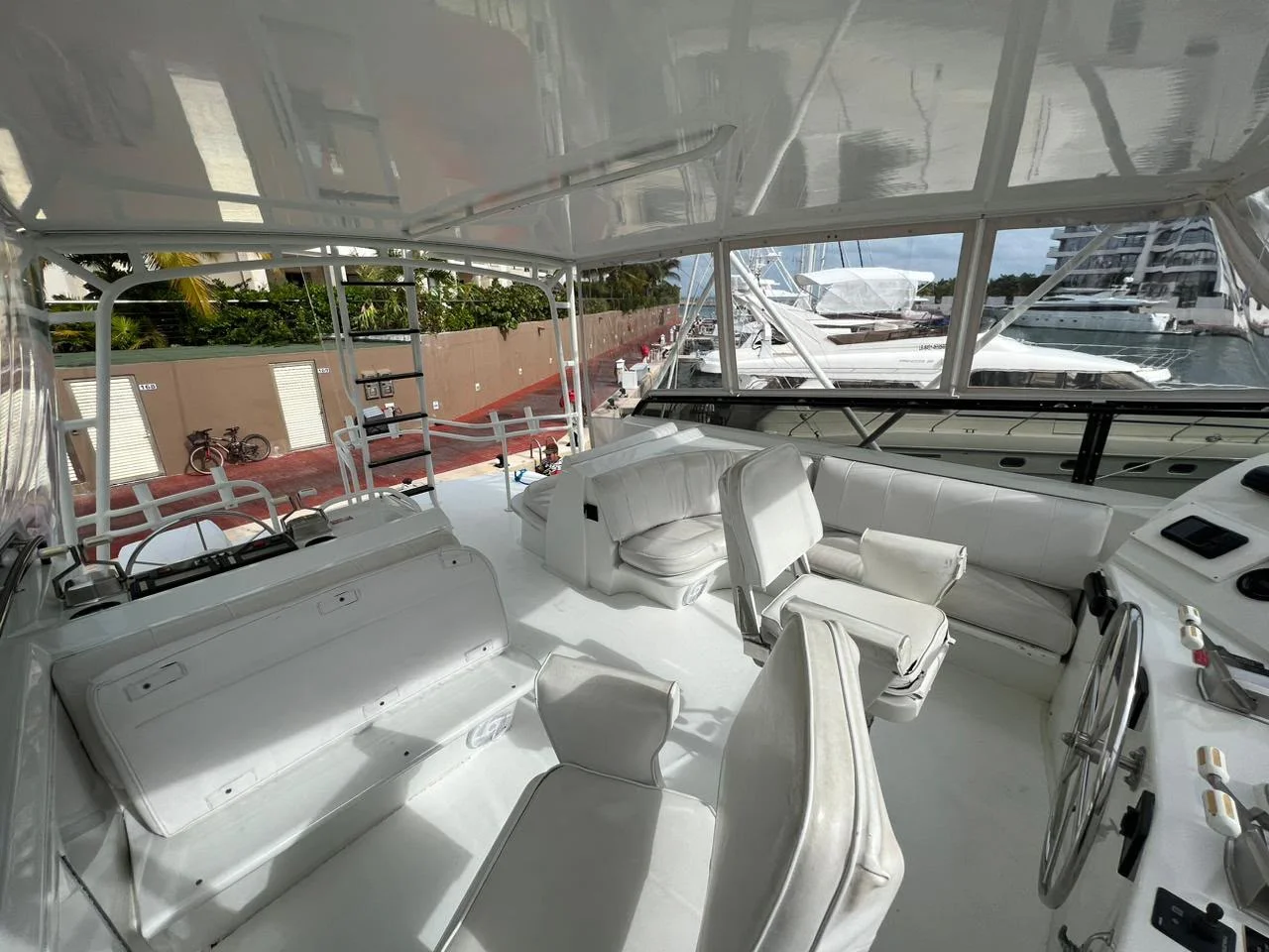 Hatteras 60 — photo 7