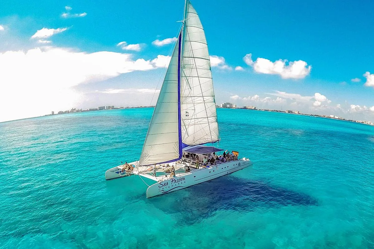 Catamaran Mega Tours Cancún 75 ft / 100 pax — photo 4
