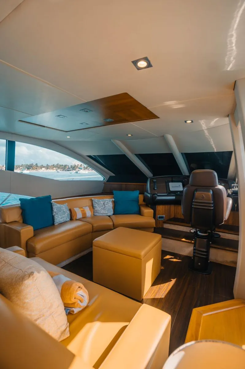 Azimut 64 — photo 11
