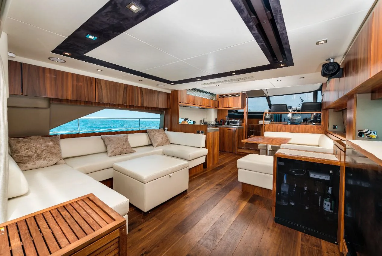 Fairline 70 Flybridge — photo 7