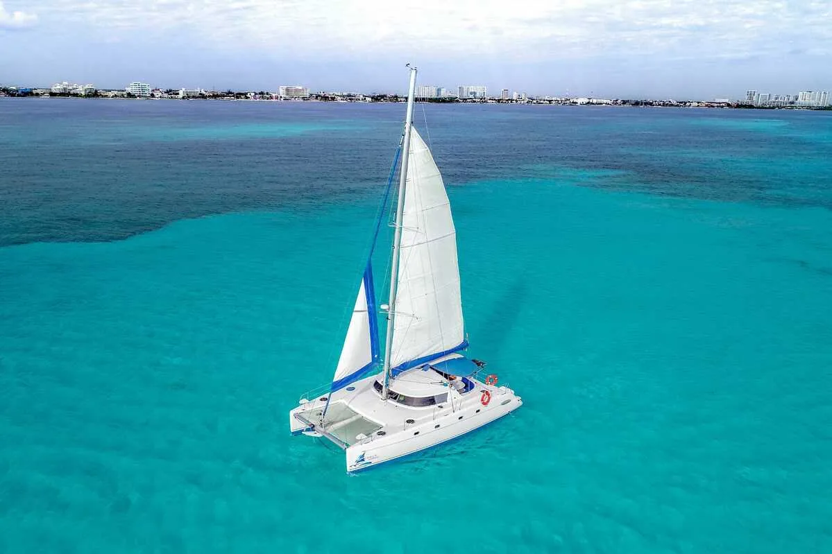 Catamaran Group Tours II Cancun 43 ft / 35 pax — photo 3