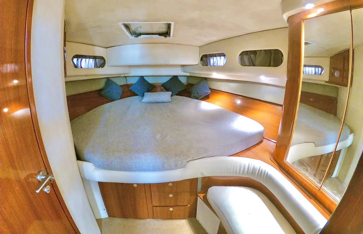 Sea Ray 46 Flybridge — bow lounge — photo 14