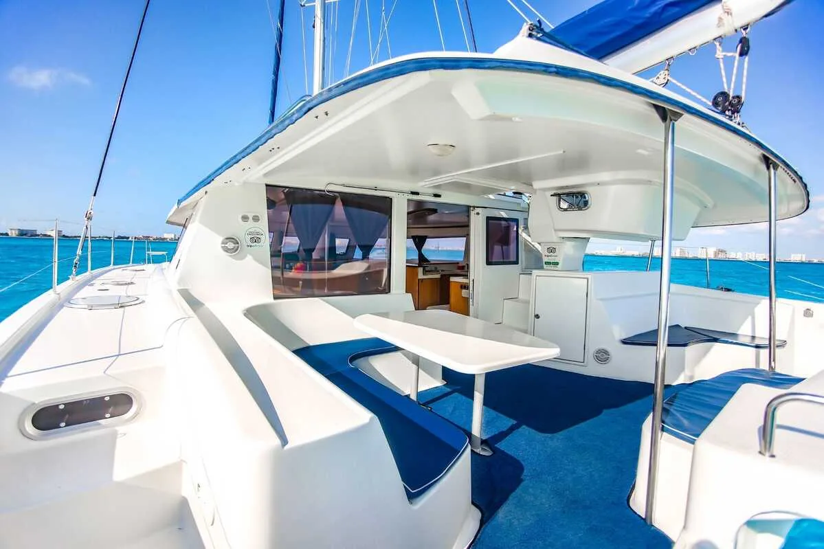 Catamaran Tours Deluxe Cancun 50 ft / 40 pax — photo 2