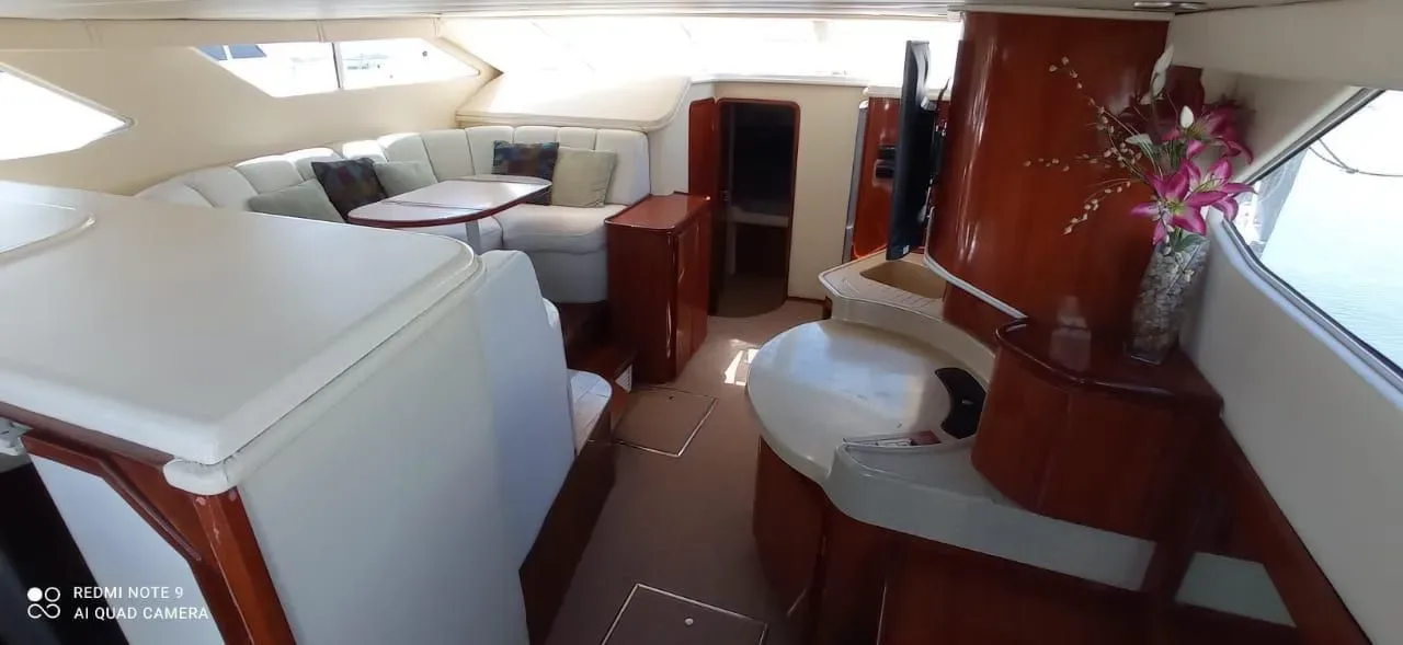 Sea Ray 46 Flybridge — bow lounge — photo 12