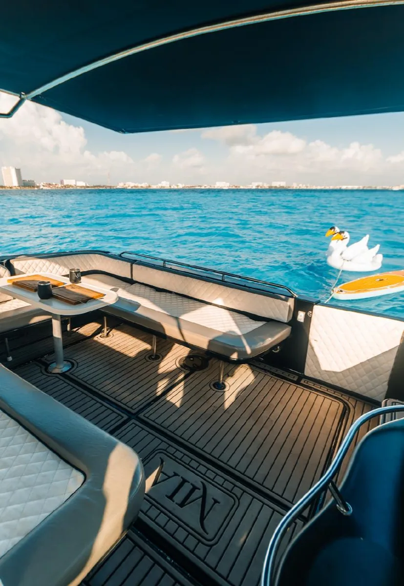 Sea Ray 43 — photo 13