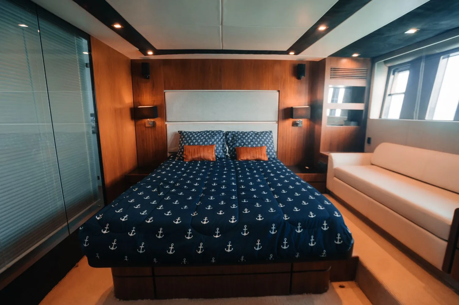 Fairline 70 Flybridge — photo 10