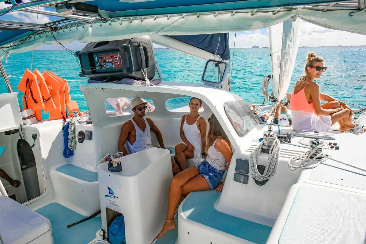 Catamaran for Small Groups Cancun 32 ft / 13 pax — photo 2