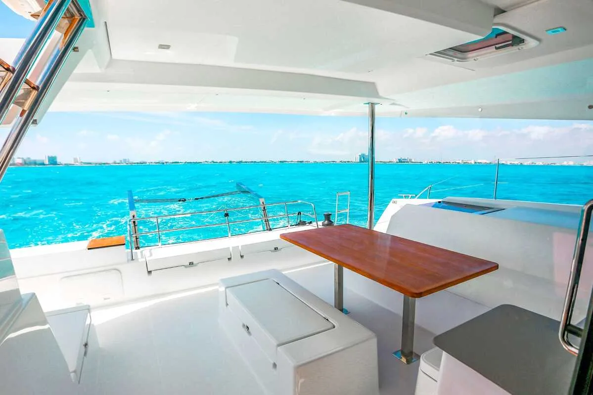 Private Tours VIP Catamaran 47 ft / 25 pax — photo 7