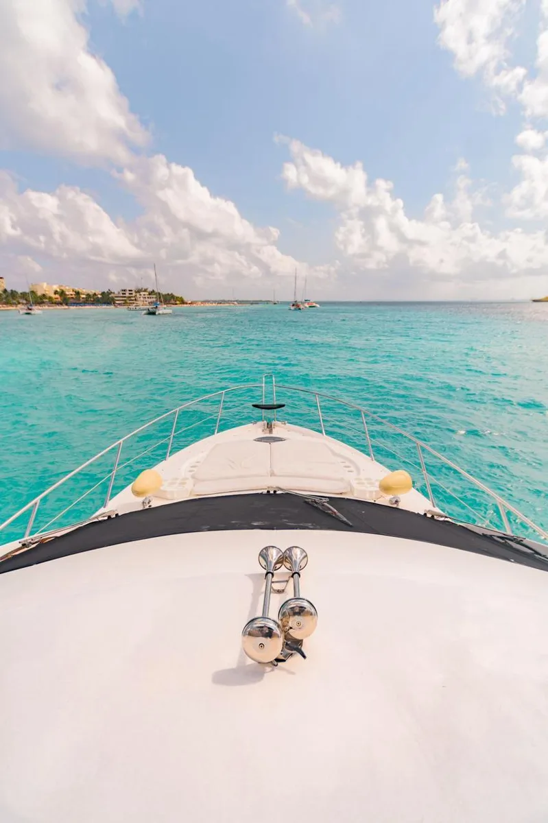 Azimut 64 — photo 6