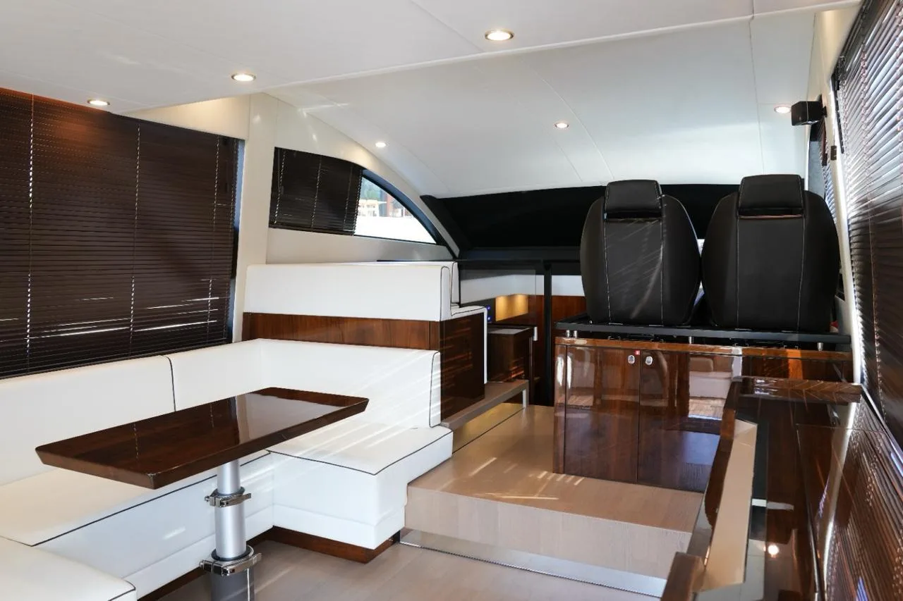 Fairline Squadron 50 — photo 17