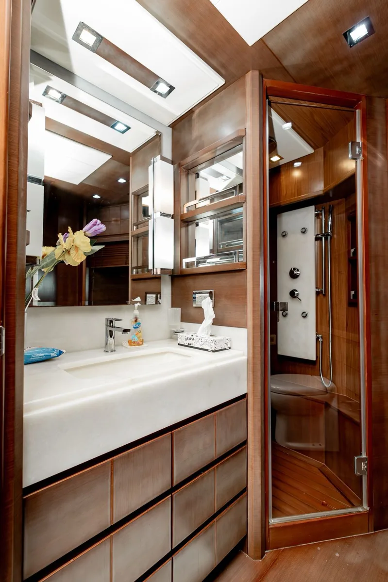 Azimut 100 — photo 11