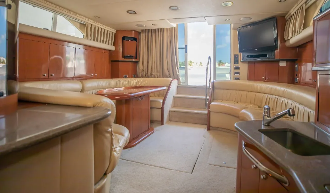 Sea Ray 46 Flybridge — shaded deck — photo 11