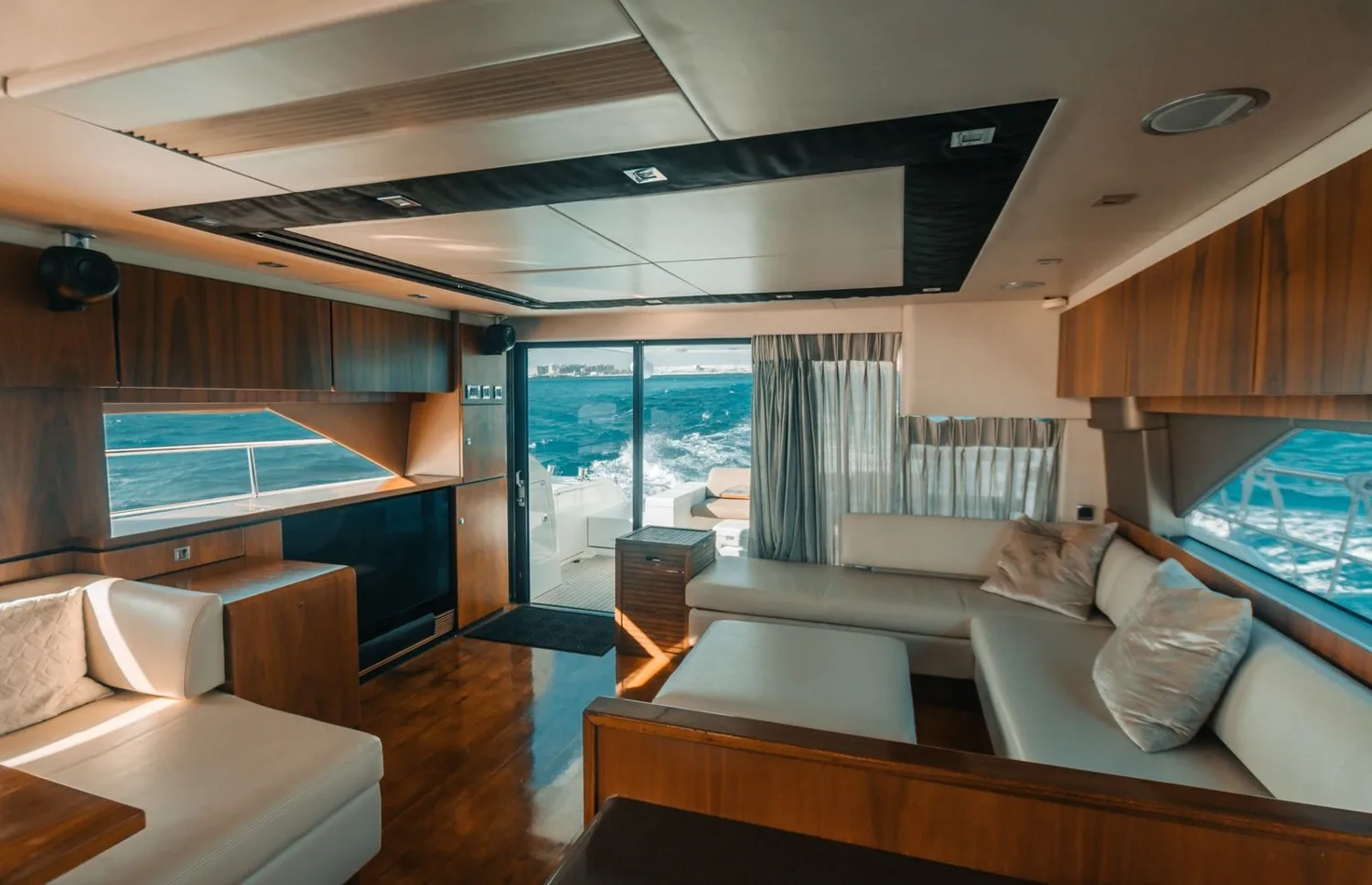 Fairline 70 Flybridge — photo 9