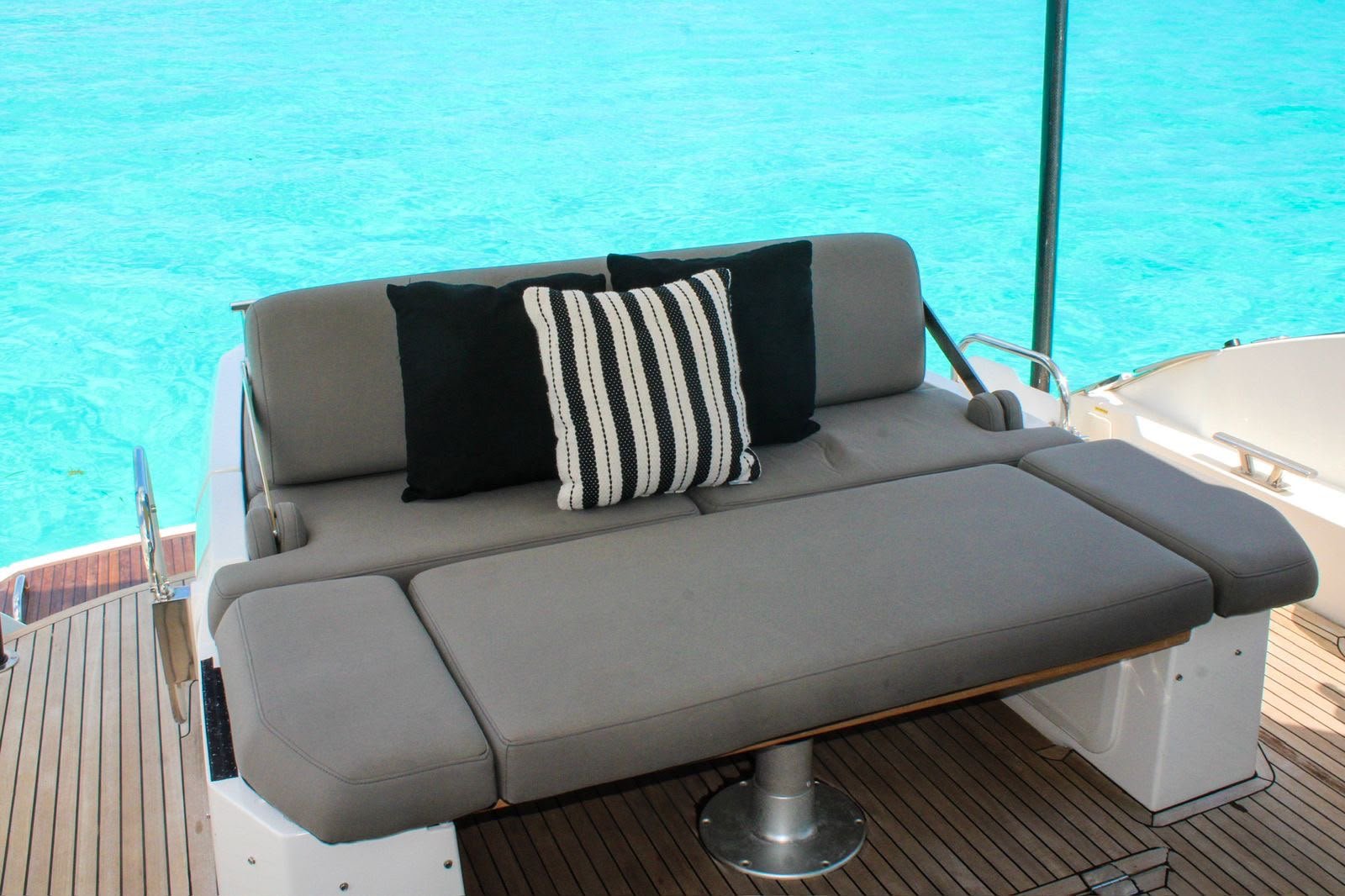 Sofá exterior — Azimut 55 Sport