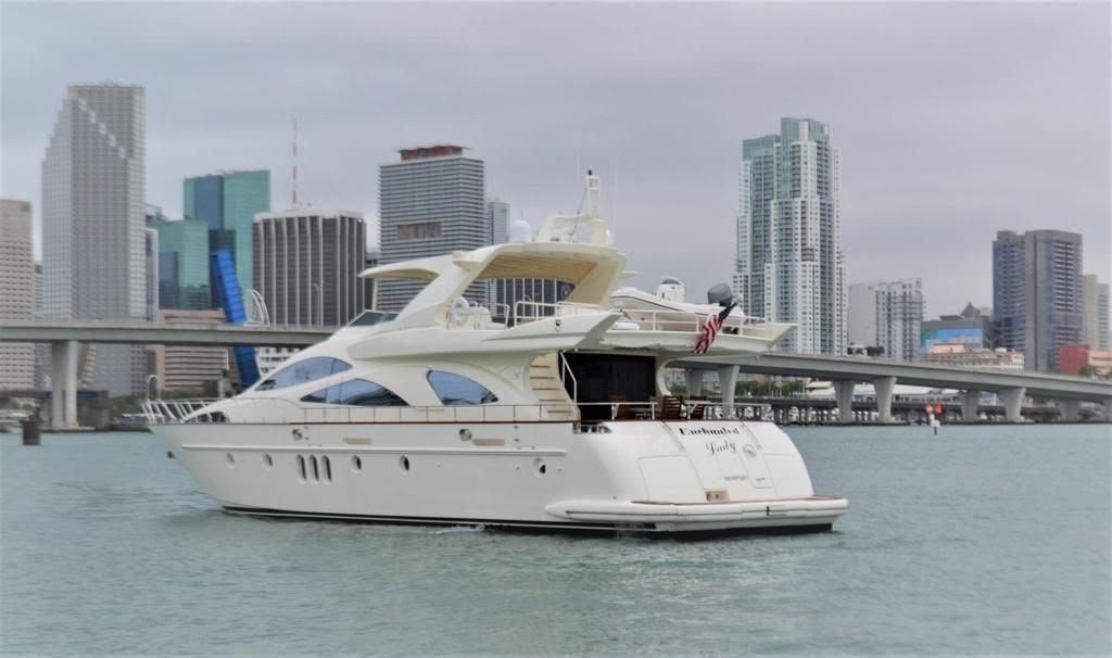 Vista exterior desde popa — Azimut 85