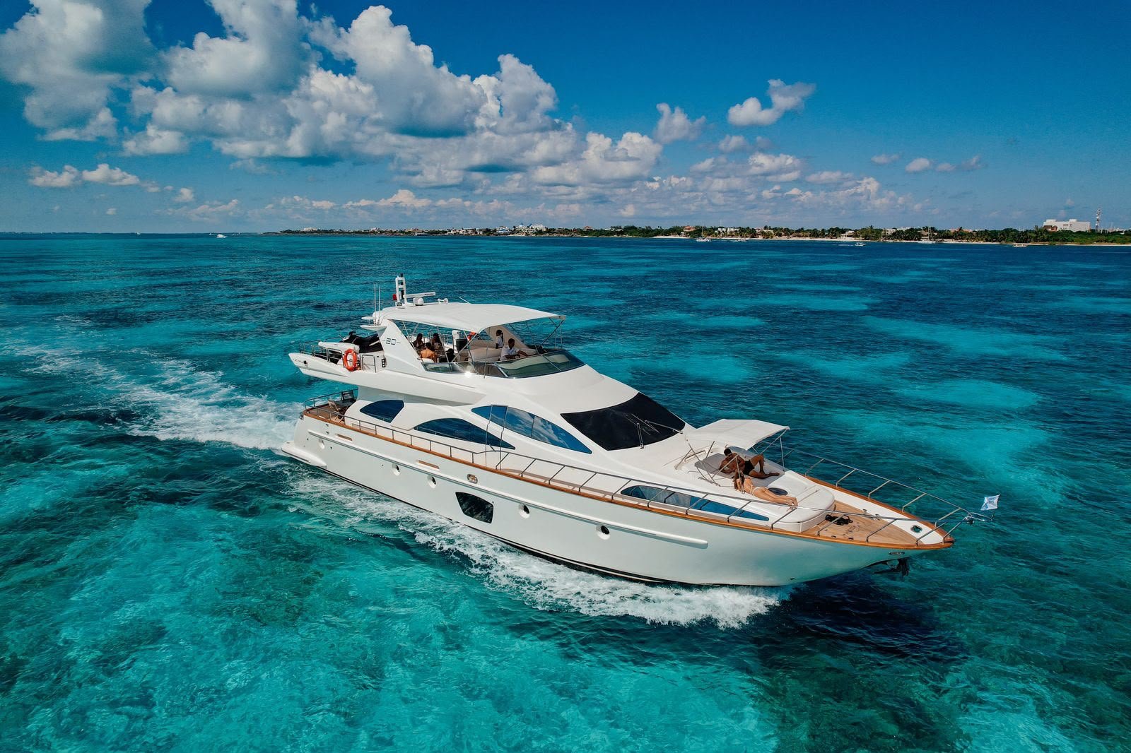Vista aérea del yate navegando — Azimut 85